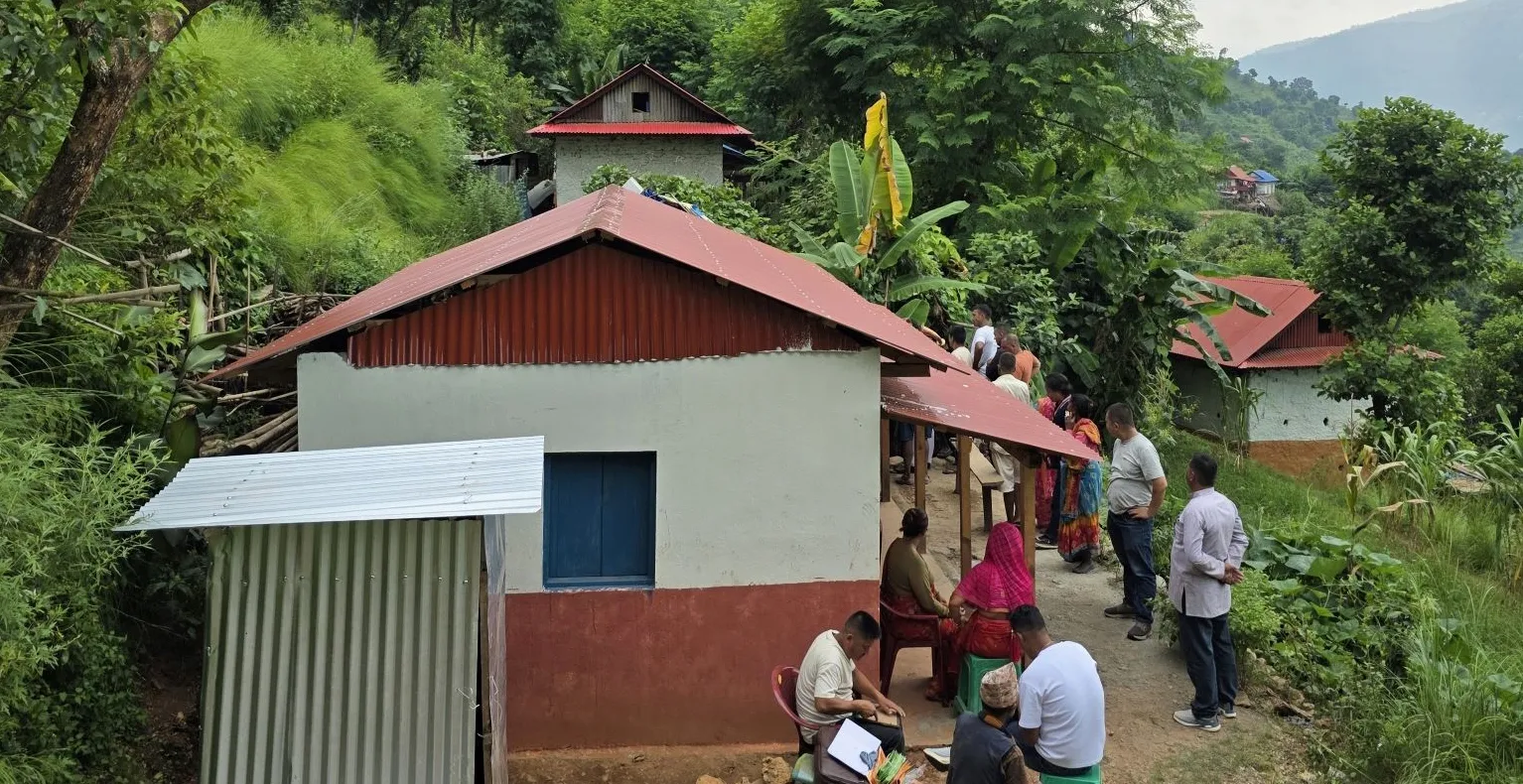 विपन्न परिवारले पाए भूकम्प प्रतिरोधी घर