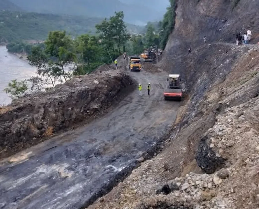 कृष्णभीरमा नयाँ ट्याक अन्तिम चरणमा : असोज १ गतेदेखि यातायात सञ्चालनको तयारी