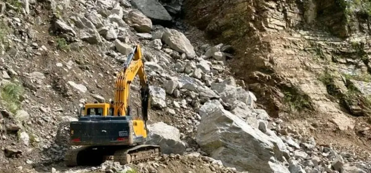 भम्लु खोलामा सुख्खा पहिरोले कर्णाली राजमार्ग पुनः अवरुद्ध