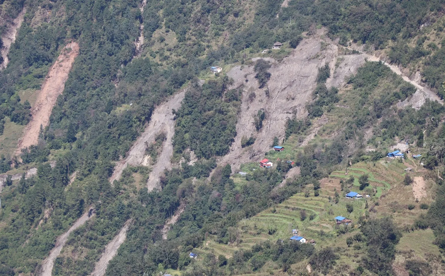 शिखका पहिरो प्रभावित भन्दछन्, ‘आश्रयस्थल भन्दा खाली घरमा बस्न  सहज भयो’