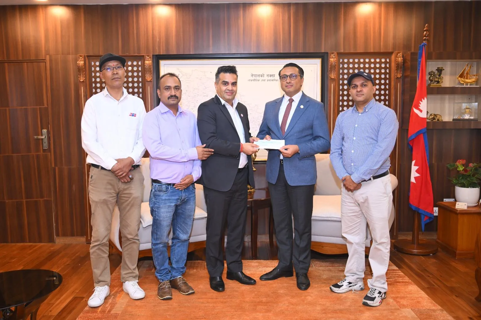 भोटेकोसी बाढी पीडितको राहतका लागि एसटीसी ग्रुपको ५० लाख १ हजार रुपैयाँ सहयोग