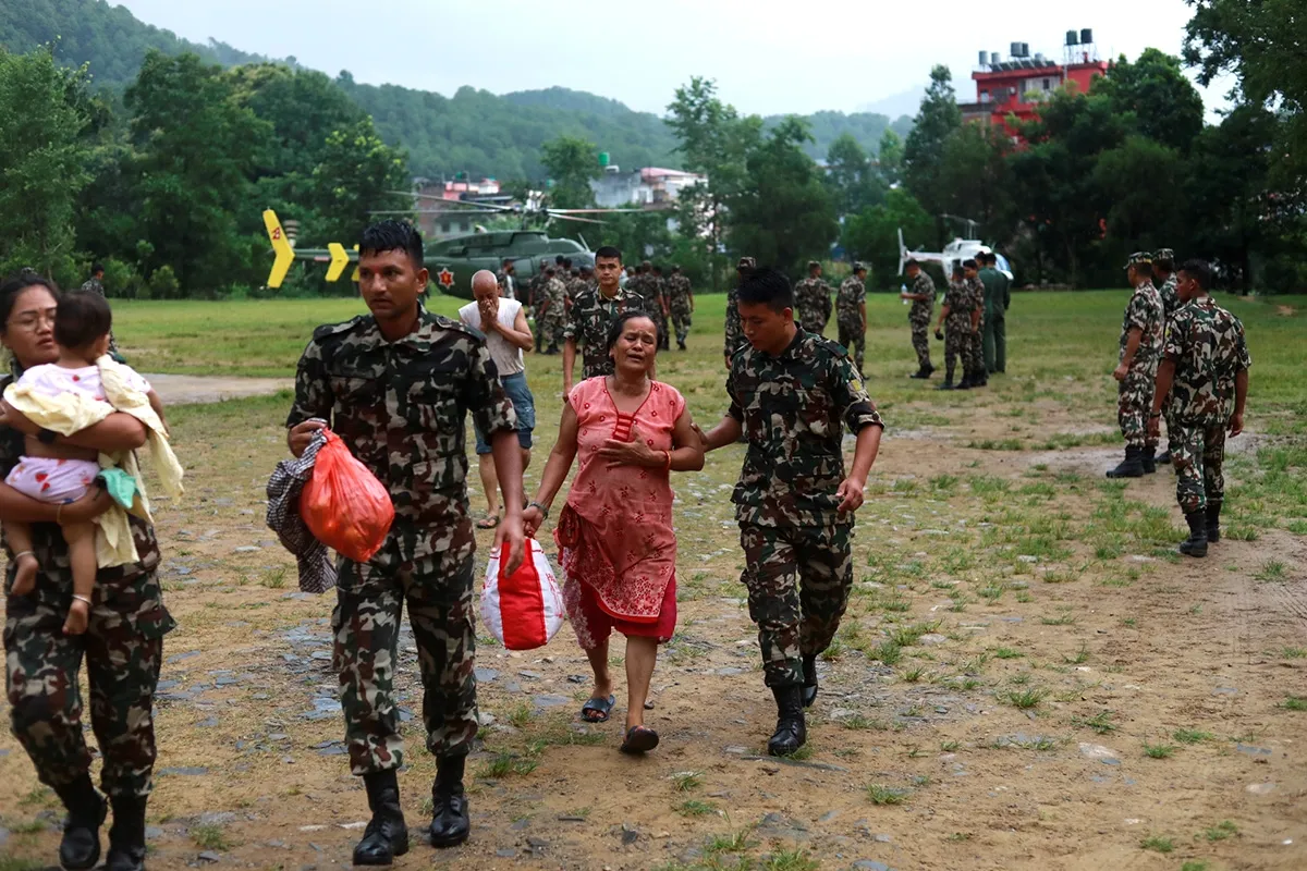 नेपाली सेना र निजी क्षेत्रका हेलिकप्टरद्वारा ११४ जना बाढी प्रभावितको उद्धार