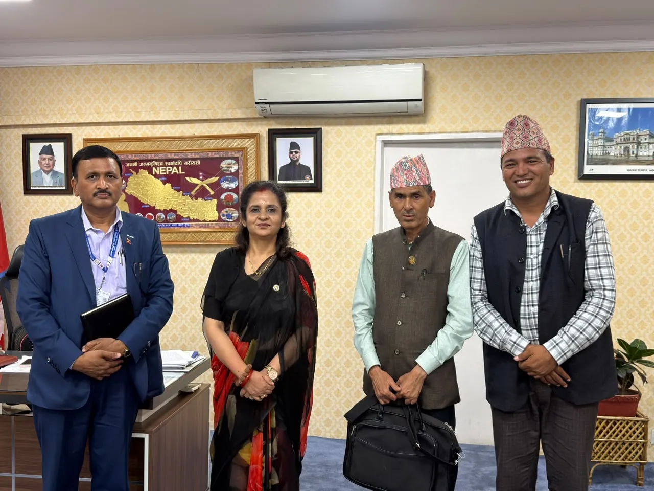 बाजुरामा वर्षेनि खाद्यान्न अभावको अन्त्य गर्न मन्त्री यादवद्वारा महाप्रबन्धकलाई कडा निर्देशन