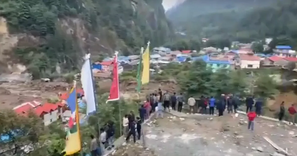 उद्धारको पर्खाइमा पहिरो पिडित : अहिले  उद्धार गर्न आउनु तर मरेपछि लास खोज्न नआउनू