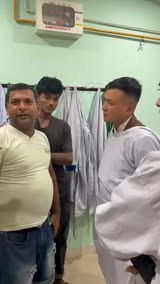 गृहमन्त्री सुधन गुरुङ घाइतेहरुको अबस्थाबारे र घटना बारे जानकारी लिंदै ।