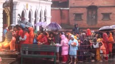 साउनको  अन्तिम सोमबार पशुपतिनाथ मन्दिरमा भक्तजनको भिड