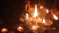 अस्थायी शव भण्डारणस्थलमा दीप प्रज्वलन